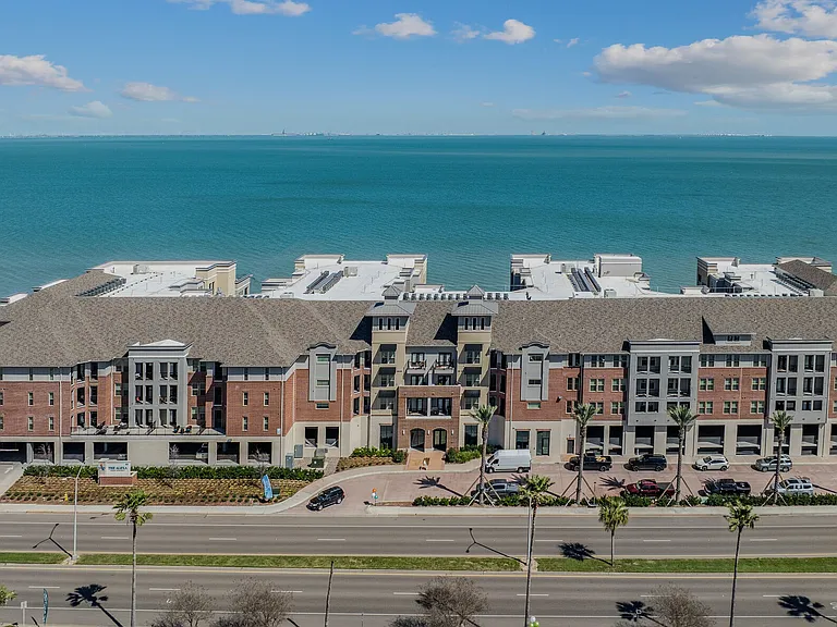 The Alexa Luxury Apartments I & II — Photo 15
