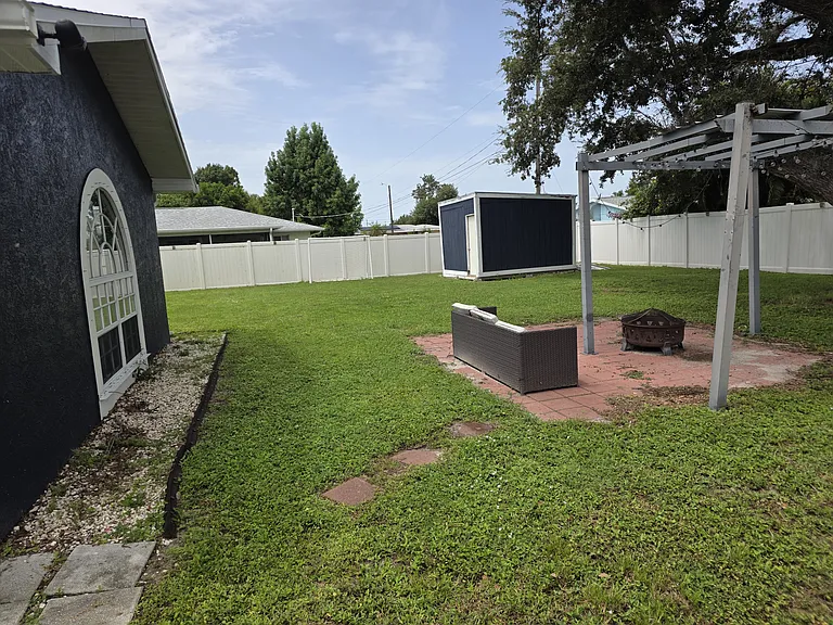 3263 Geneva St — Photo 15