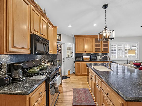 3rd image of 4724 Courtland Ln
