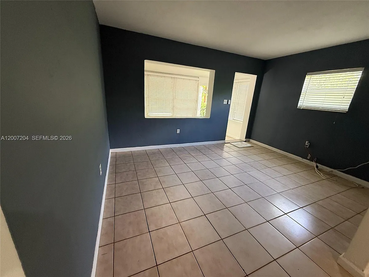 Building Photo - 2483 SW 11th St #2483