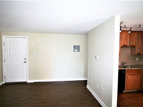 3rd image of 172 S Clarkson St APT 207
