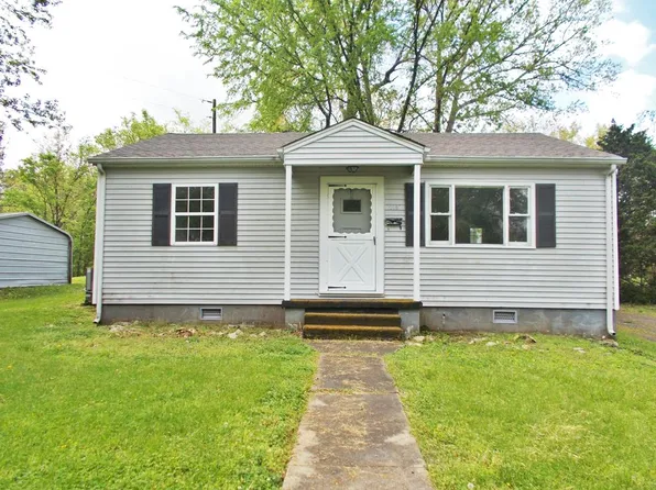 157 S Poplar St, Camden, TN 38320