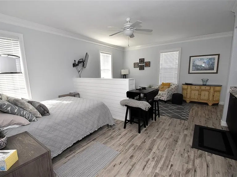 51 Mac Ewen Dr #1 — Photo 9