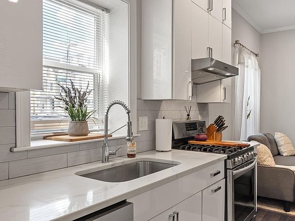 3rd image of 301 Saratoga St #1