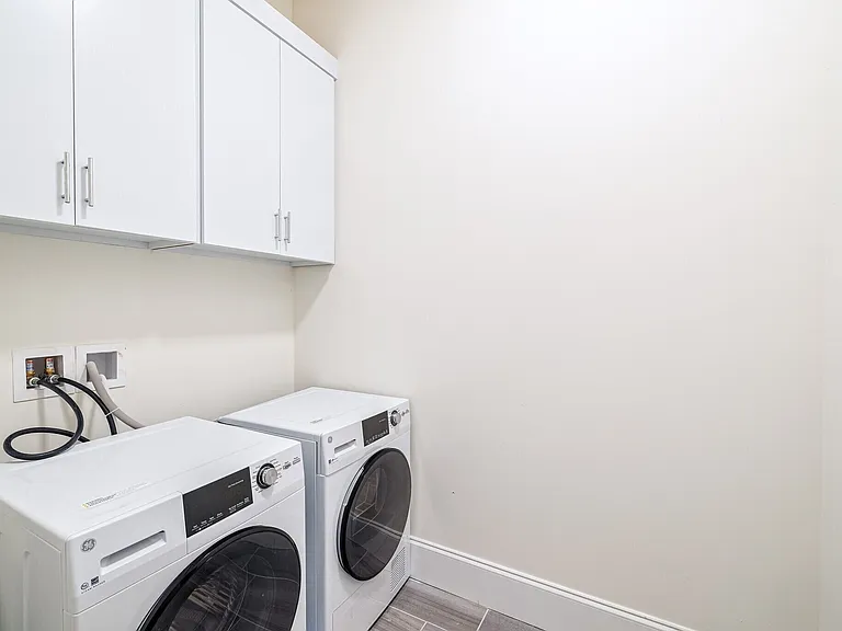 225 Plus Fees #3215 — Photo 10