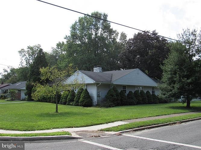 2nd image of 300 Pembrook Ave
