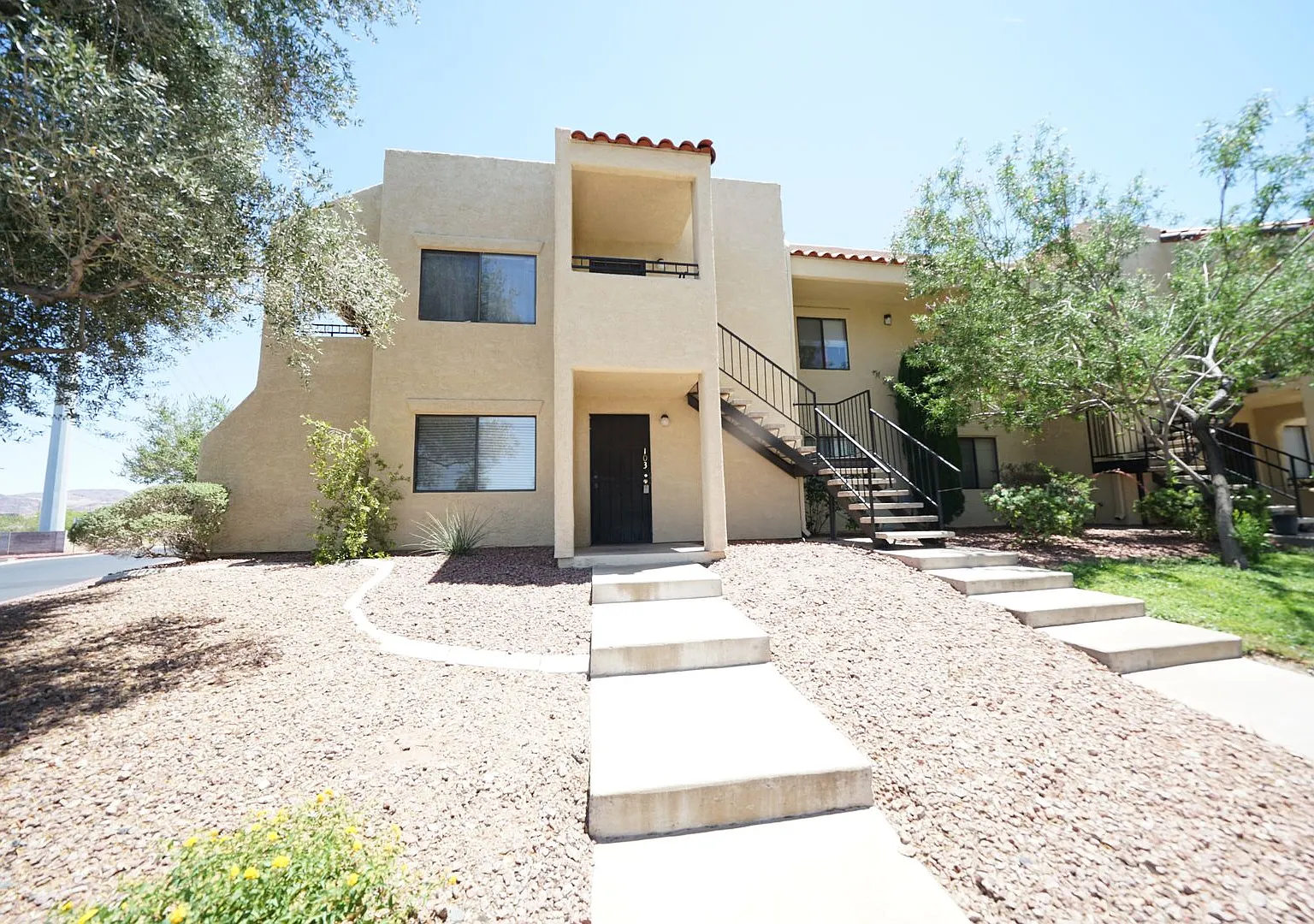 Showings Available Now — Photo 3