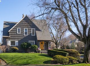 704 NE Hazelfern Pl, Portland, OR