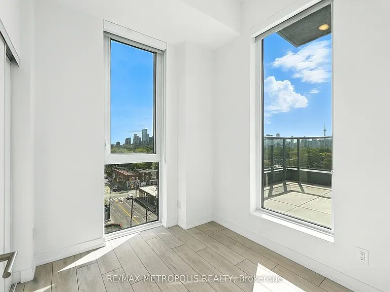 500 Dupont St #815 — Photo 8