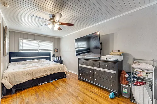 2304 W Lowden St Photo 1