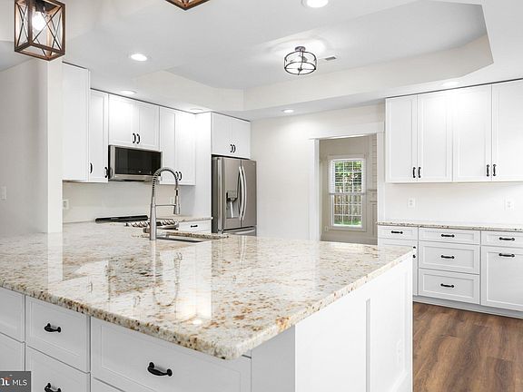 4th image of 9410 Dalmahoy Ln