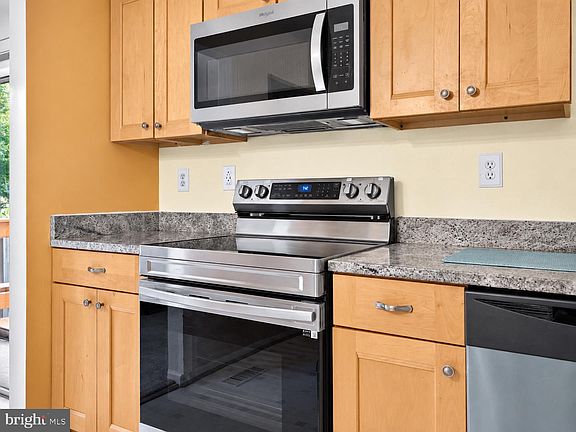 5th image of 11509 Basswood Ct