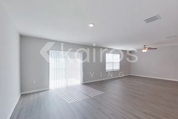 4 bed, 2.5 bath, 2176 sqft, $2,145 — Photo 2