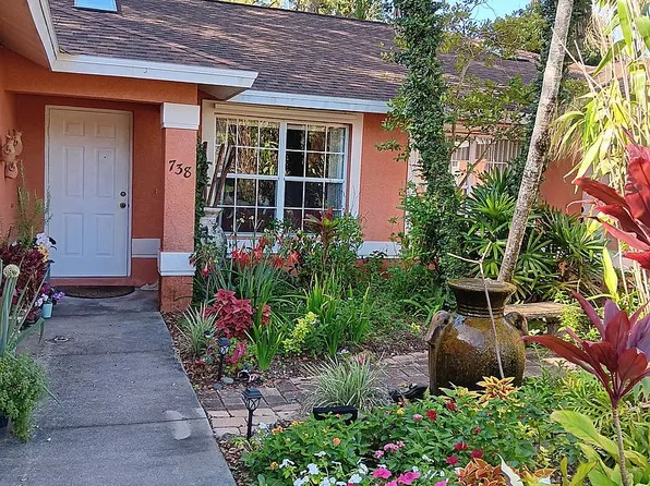 738 Pine Cone Ln, Naples, FL 34104