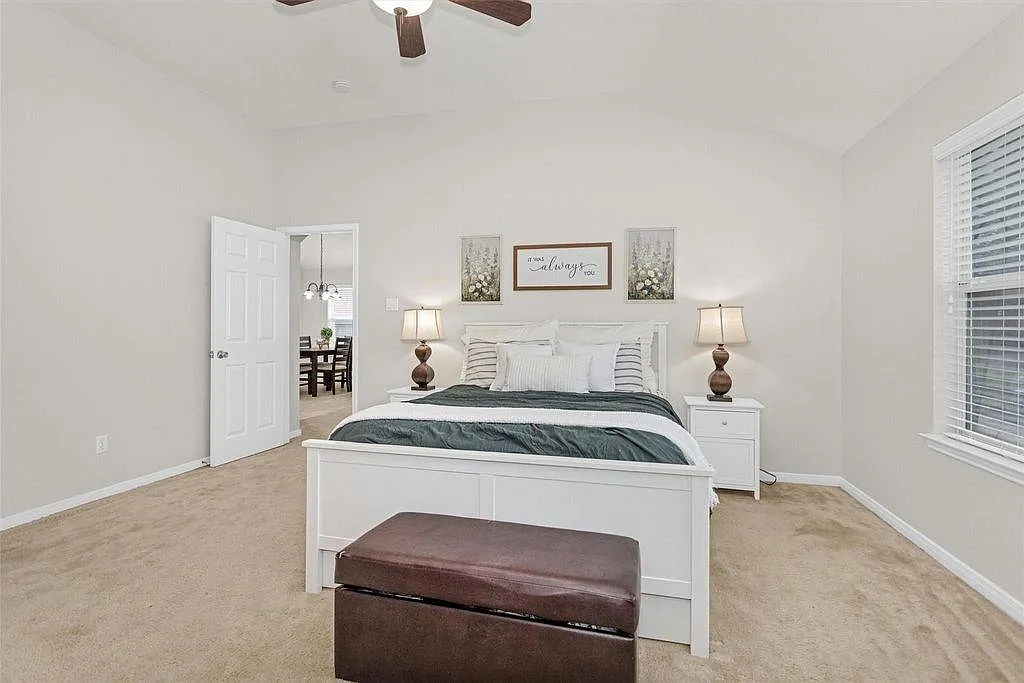 3 bed, 2.0 bath, 1861 sqft, $2,950 — Photo 3