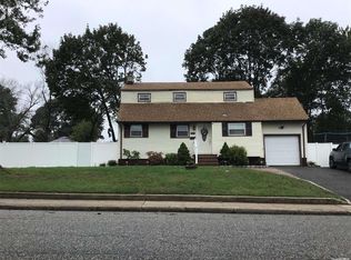 1701 Race Ave, Medford, NY 11763