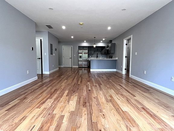 3rd image of 585 Washington St #305
