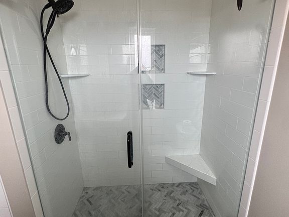 3rd image of 272 Riverside Dr