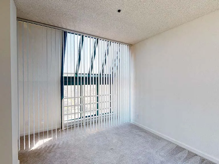 Trinity Towers Apartments — Photo 112