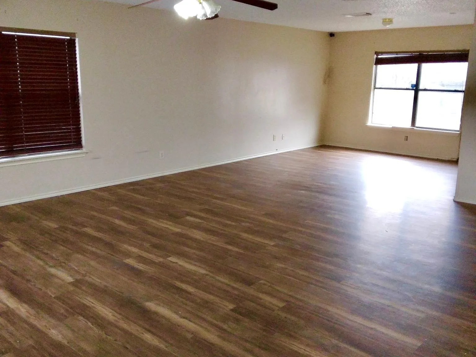 5927 Encanto Point Dr — Photo 2
