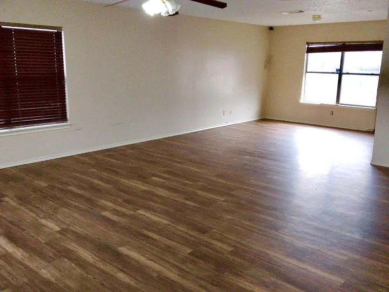 5927 Encanto Point Dr — Photo 2