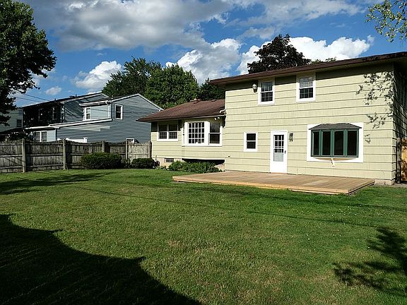 3rd image of 60 Wickham Dr