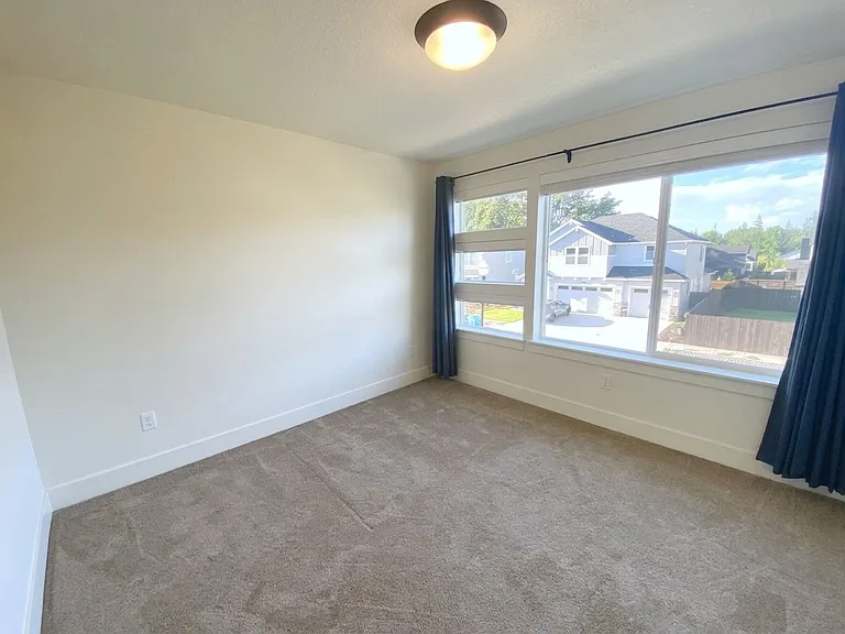 730 SE 37th St #1 — Photo 2