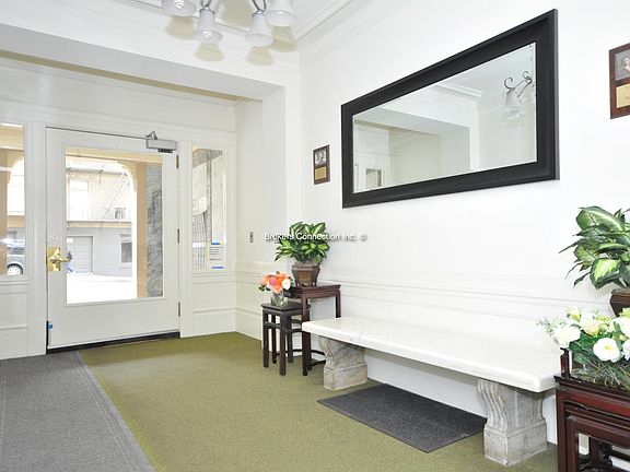 3rd image of 952 Powell St APT 5