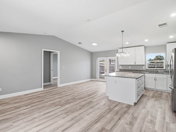 2nd image of 2805 SE Carroll Street