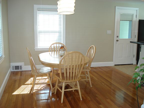 3rd image of 15 Oaklandvale Ave