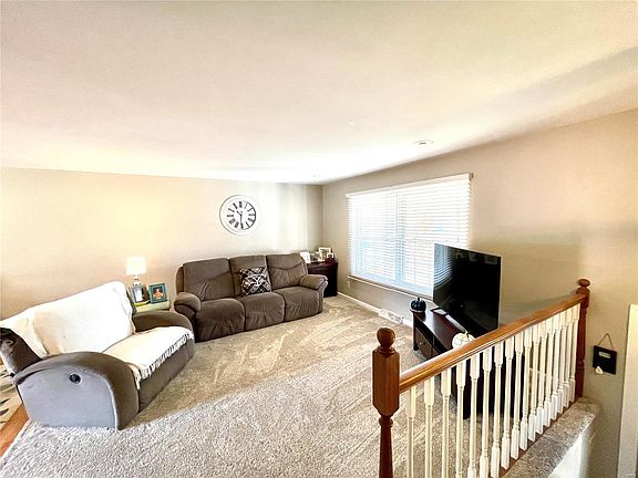 5th image of 118 Stolze Dr