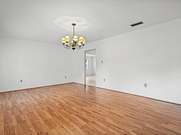 2nd image of 1553 Hillandale Dr