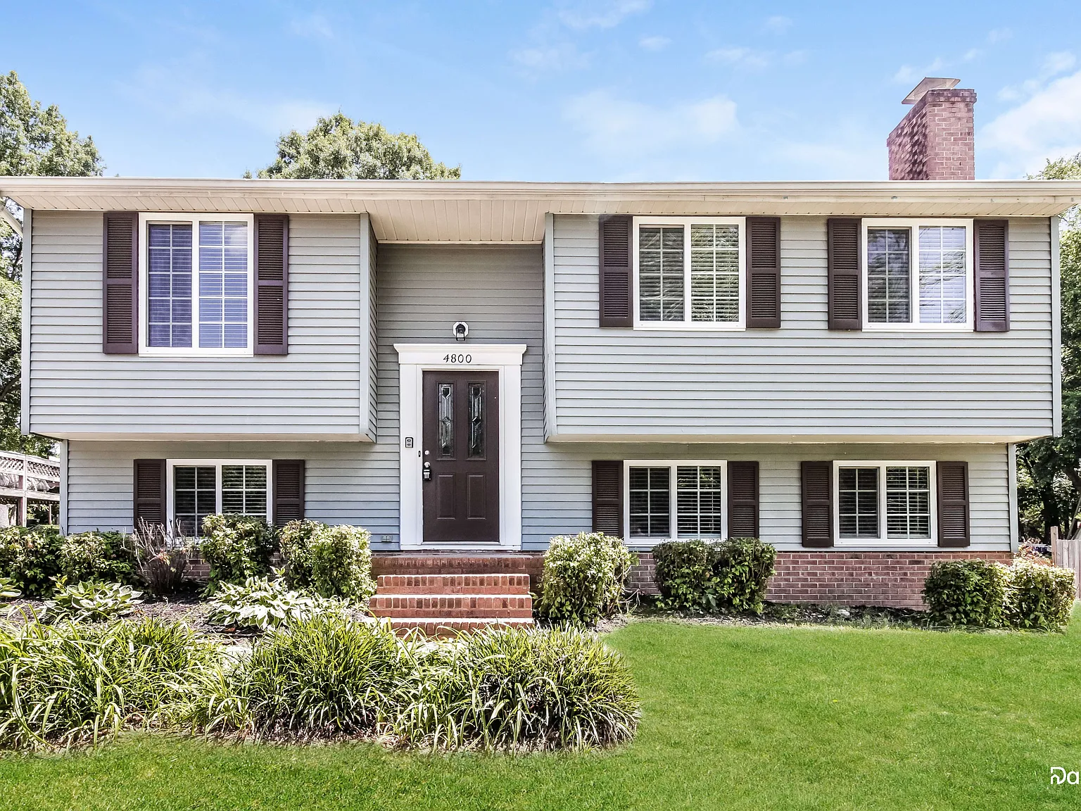 4 bed, 2.0 bath, 1733 sqft, $2,340 — Photo 1