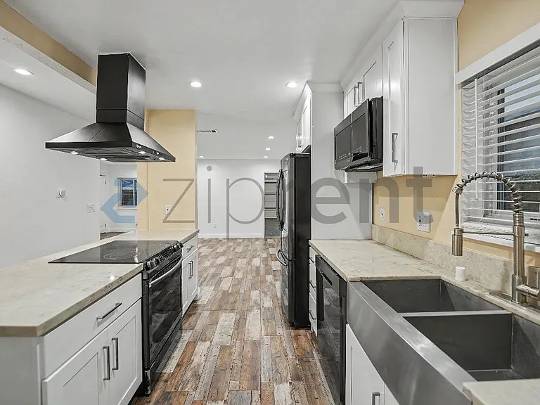 1231 W 87th St — Photo 8