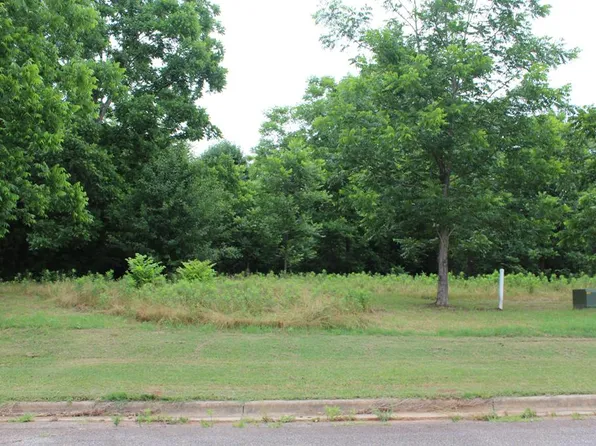 226 Wentworth Ln, Albany, GA 31721