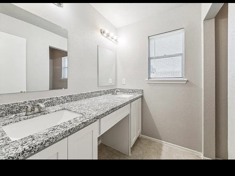 8030 Log Hollow Dr — Photo 9