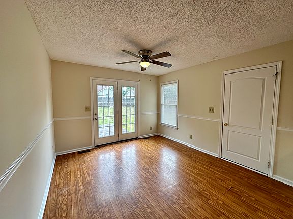 4th image of 272 Kathleen Ct