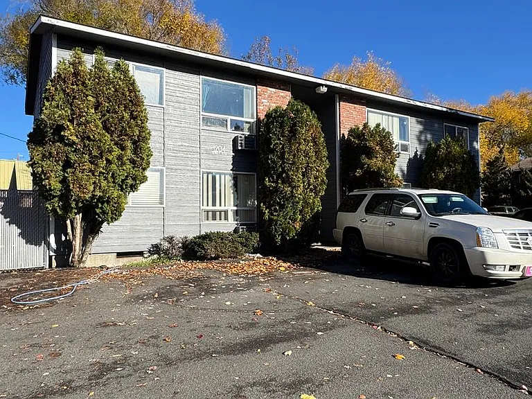 1204 N B St — Photo 2