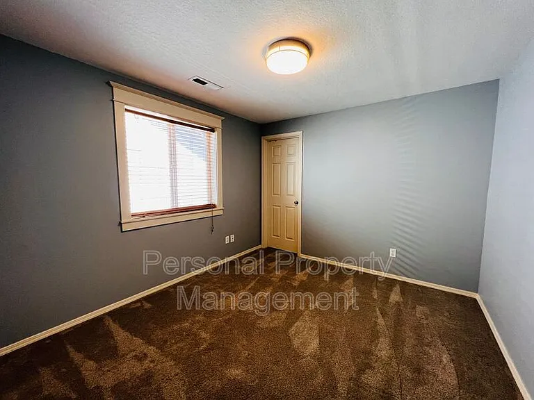 12607 NE 27th Way — Photo 16