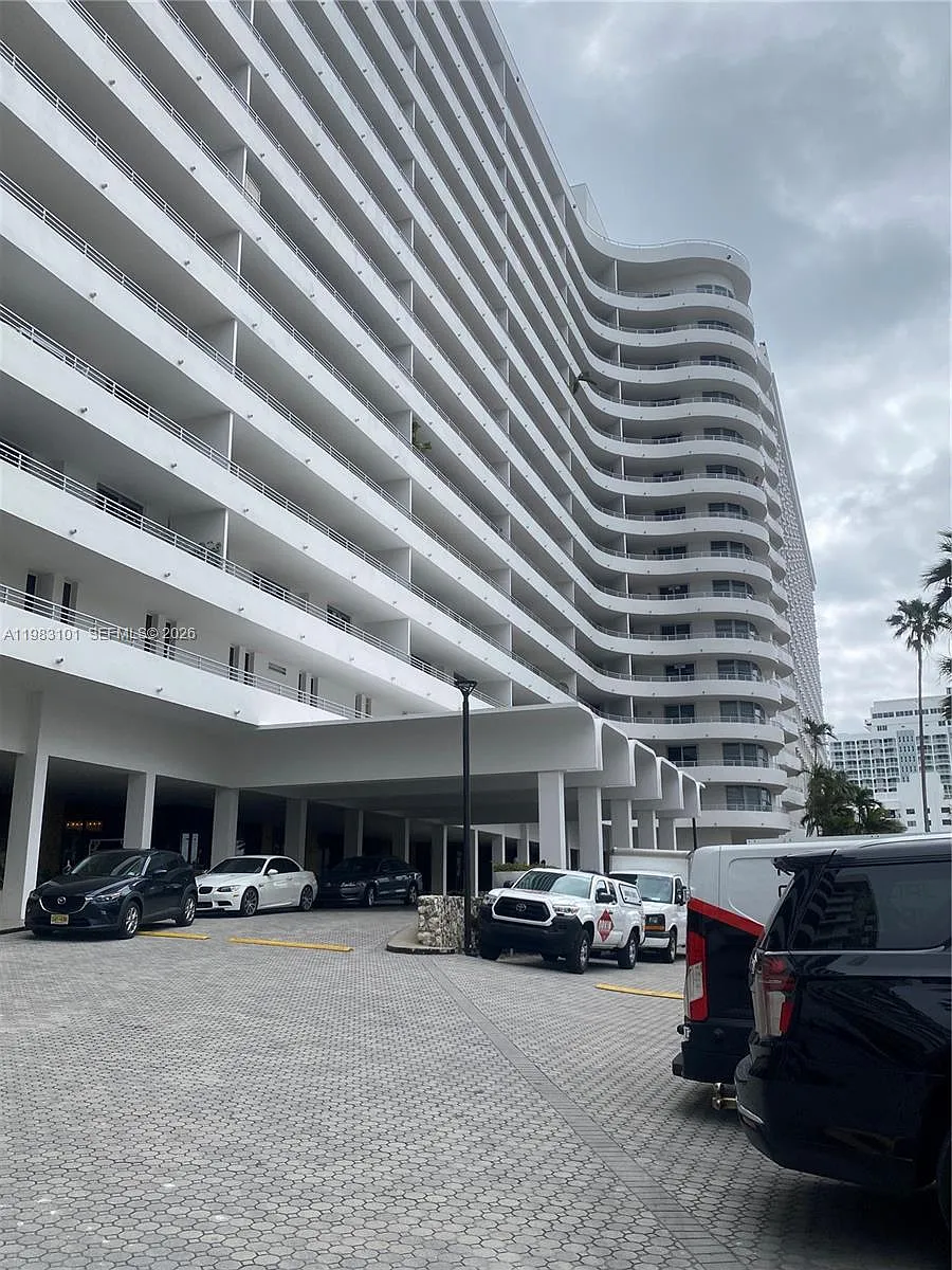 Photo 2 of 23 - 5555 Collins Ave #17A - Miami Beach, FL Building Photo - 5555 Collins Ave #17A