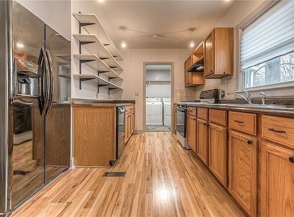 2nd image of 1502 E 50th St