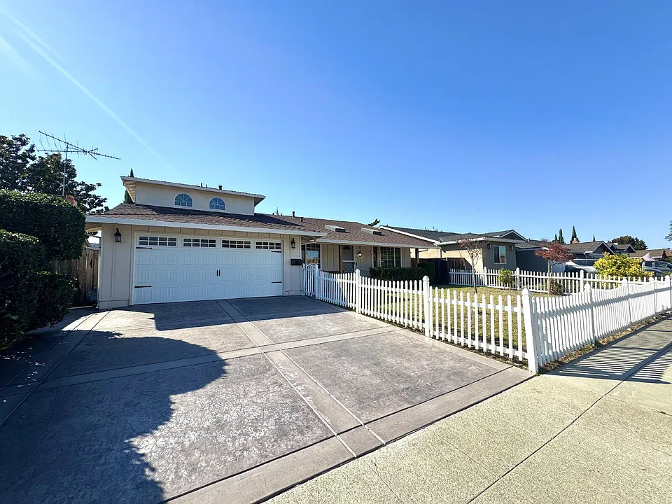 444 Greenwood Dr