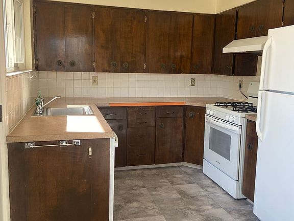 2nd image of 300 W 4th St APT 1