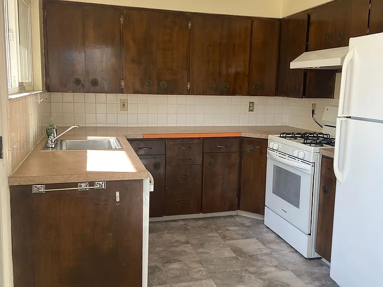 300 W 4th St — Photo 10