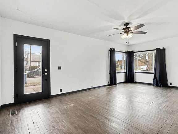 4th image of 225 N Lincoln St