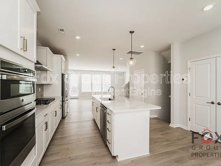 908 Mary Max Dr — Photo 9