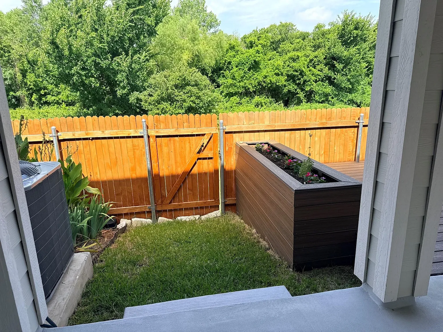 3 bed, 2.5 bath, 1718 sqft, $2,000 — Photo 2