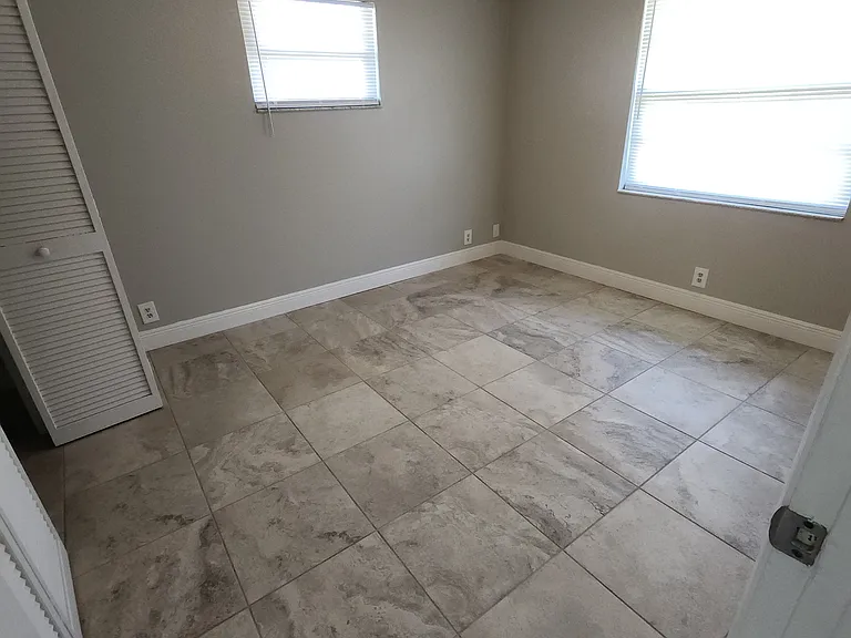 5603-5603 Struthers Ct SE — Photo 15