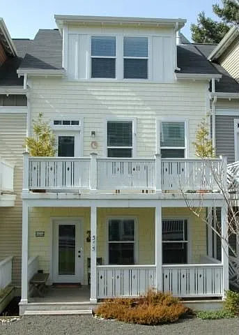 355 Kinnikinnick Way photo 1