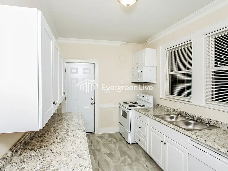 1305 Lorick Ave — Photo 8